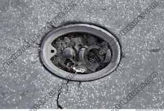 manhole cover damaged 0001